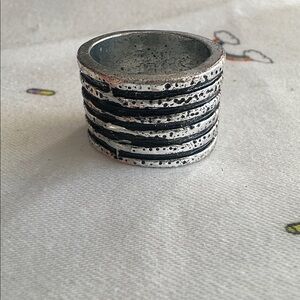 Sz 8 Brutalist (but Modern) Silver tone & Enamel Ring